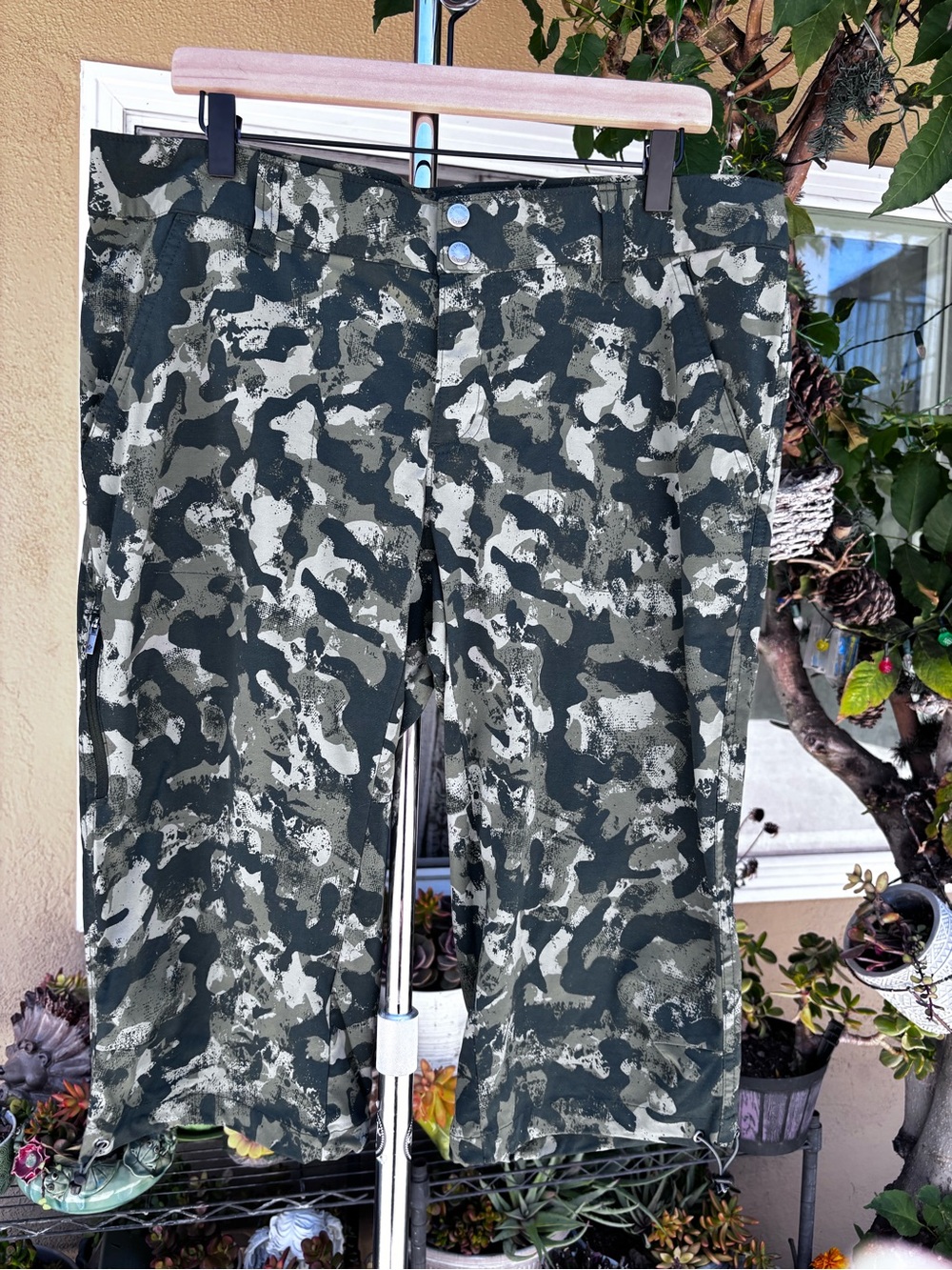 Columbia Omni Shield Camo Capri Pants Button Zip Stretch Size 16 - Picture 7 of 17
